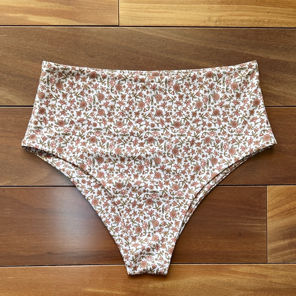 Kavala Samet High-Waisted Floral Bikini Bottoms in White and Blush M - Picture 2 of 8
